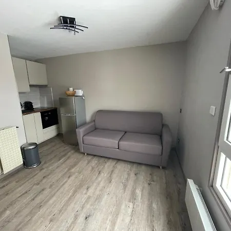 4 Personnes Aux Pieds Des Pistes Wifi Netflix