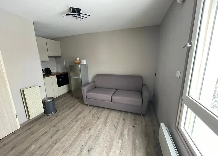 4 Personnes Aux Pieds Des Pistes Wifi Netflix